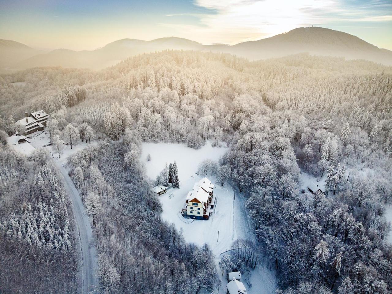 Hotel Edvard Frenštát pod Radhoštěm Dış mekan fotoğraf