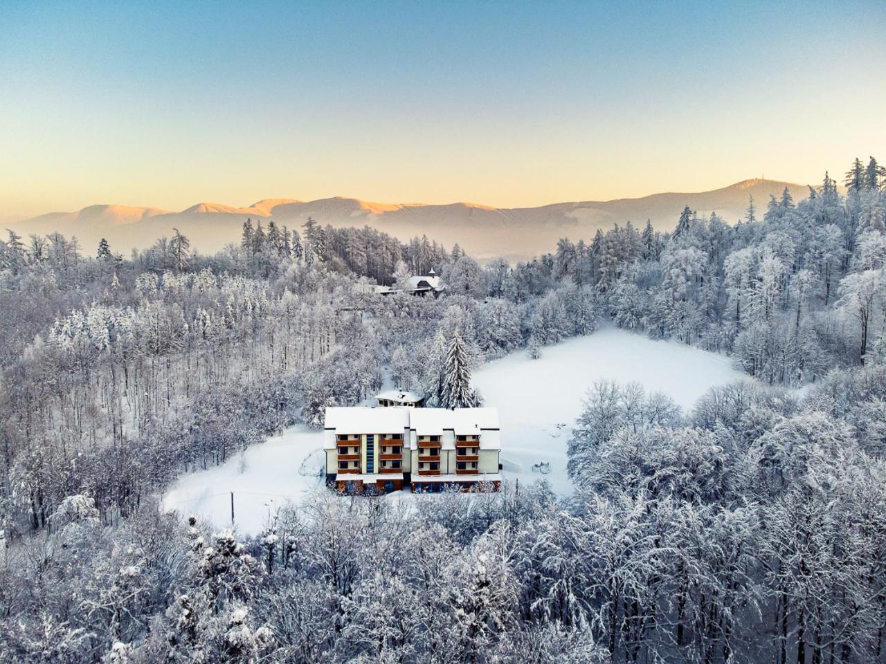 Hotel Edvard Frenštát pod Radhoštěm Dış mekan fotoğraf